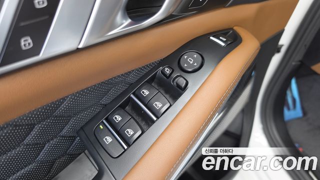 BMW X5M 2021 — photo 28