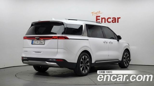 Kia Canival 2023 — photo 2