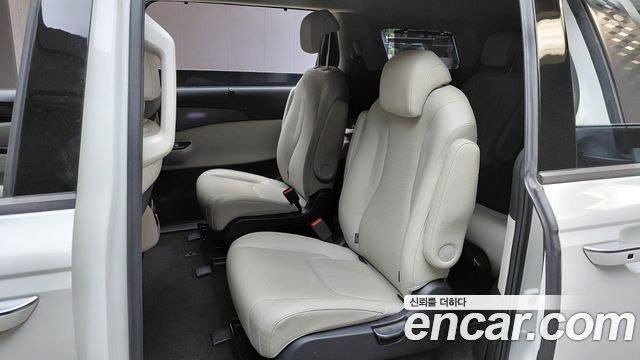 Kia Canival 2023 — photo 18