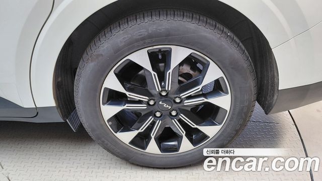 Kia Canival 2023 — photo 7