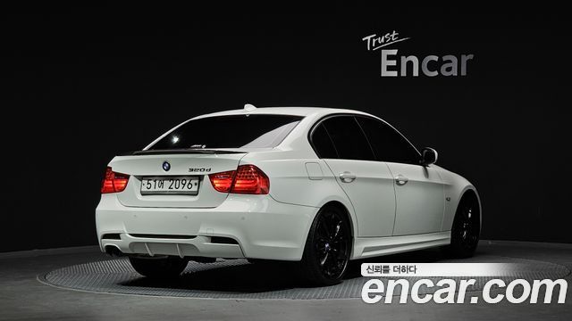BMW 3-Series 2011 — photo 2
