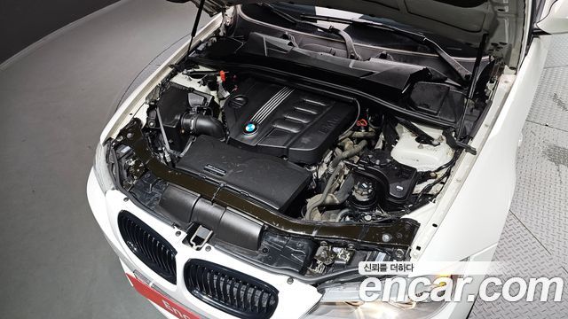 BMW 3-Series 2011 — photo 6