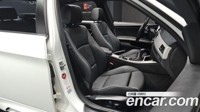 BMW 3-Series 2011 — photo 11
