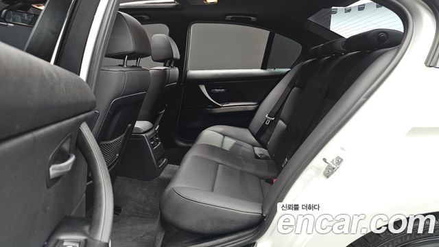 BMW 3-Series 2011 — photo 12