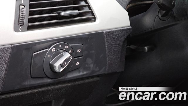 BMW 3-Series 2011 — photo 14