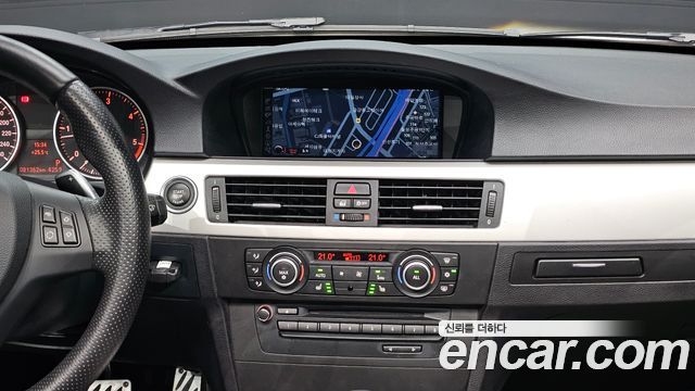 BMW 3-Series 2011 — photo 15