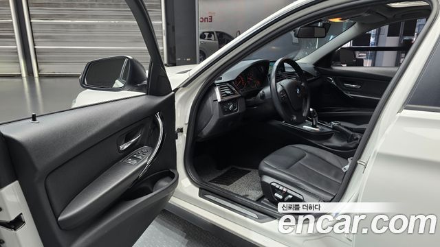 BMW 3-Series 2016 — photo 10