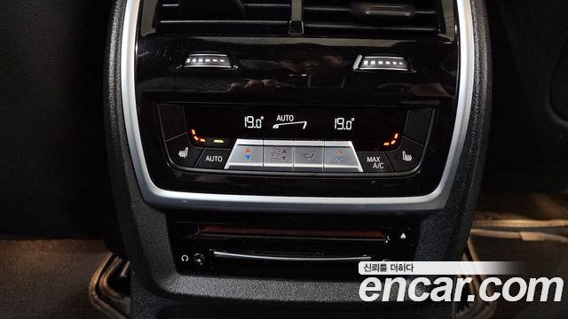 BMW X7 2021 — photo 32