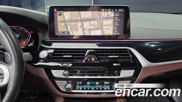 BMW 5-Series 2022 — photo 6