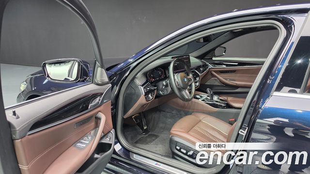 BMW 5-Series 2022 — photo 9