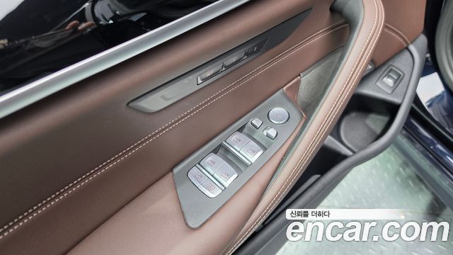 BMW 5-Series 2022 — photo 11