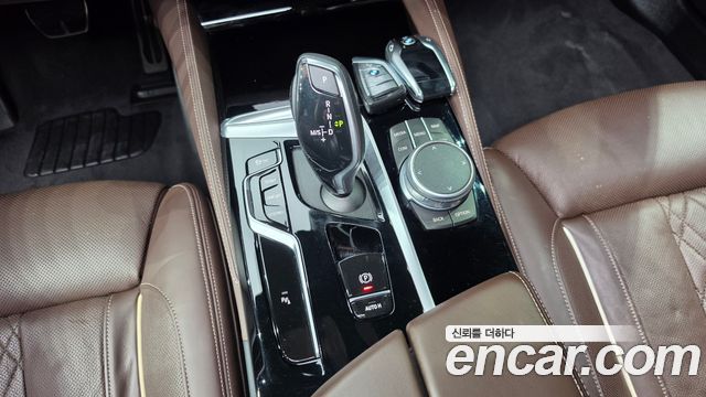 BMW 5-Series 2022 — photo 15
