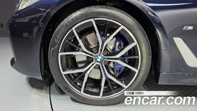 BMW 5-Series 2022 — photo 19