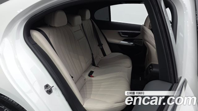 Mercedes-Benz E-Class 2026 — photo 11