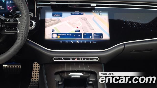 Mercedes-Benz E-Class 2026 — photo 13