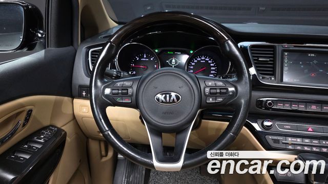 Kia Canival 2018 — photo 19