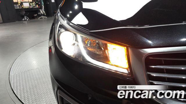 Kia Canival 2018 — photo 8