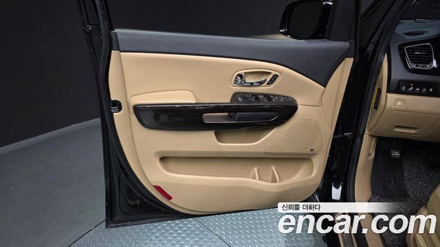 Kia Canival 2018 — photo 14