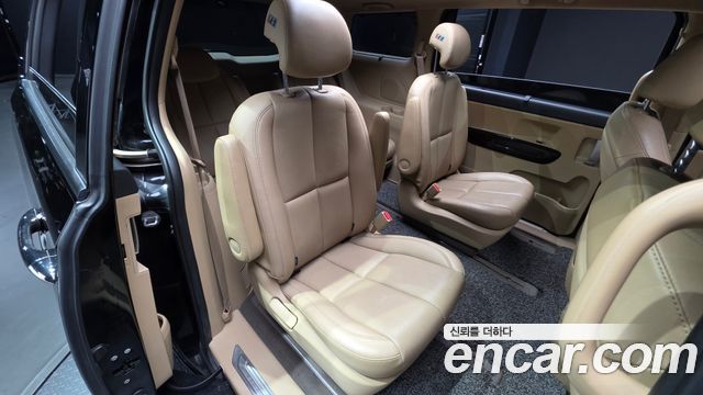 Kia Canival 2018 — photo 16