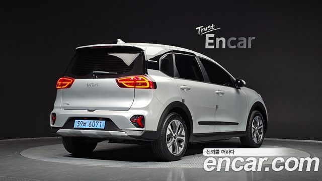 Kia Niro 2023 — photo 2