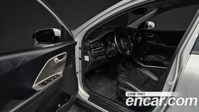Kia Niro 2023 — photo 9