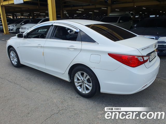 Hyundai Sonata 2011 — photo 2