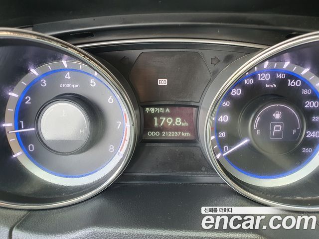 Hyundai Sonata 2011 — photo 8