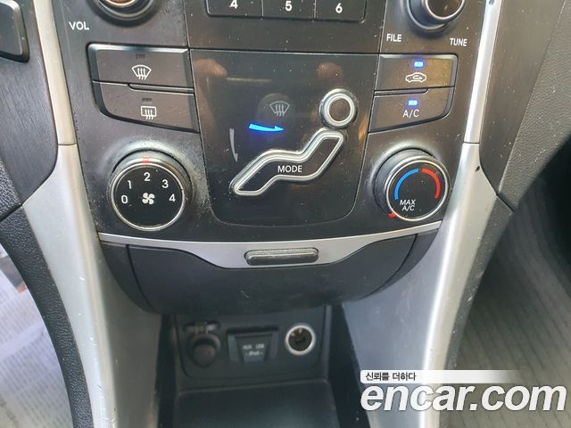 Hyundai Sonata 2011 — photo 11