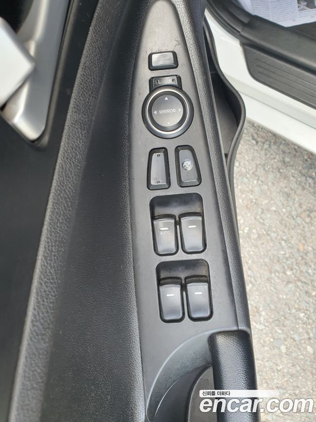 Hyundai Sonata 2011 — photo 13