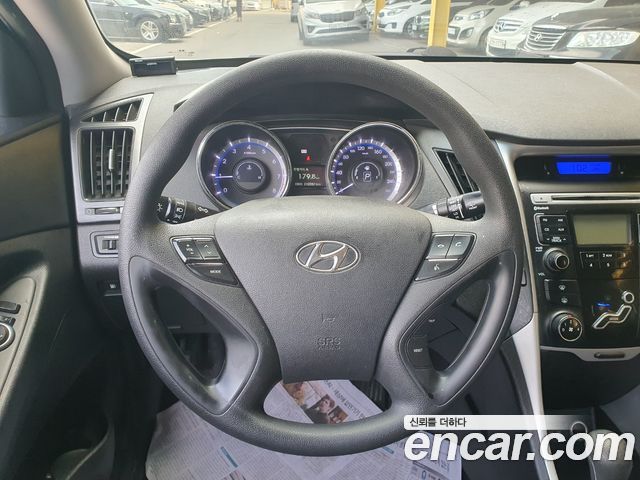 Hyundai Sonata 2011 — photo 14