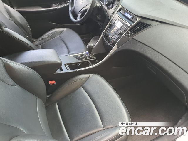 Hyundai Sonata 2011 — photo 16