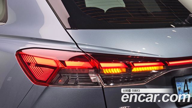 Audi Q4 e-tron 2022 — photo 9