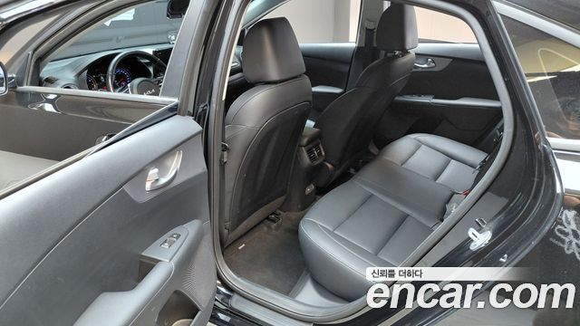 Kia K3 2023 — photo 18