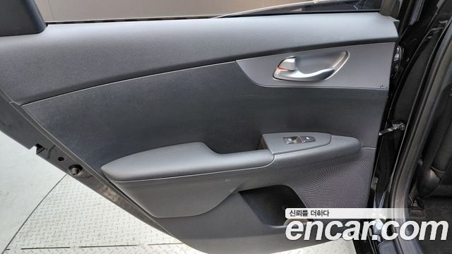 Kia K3 2023 — photo 15