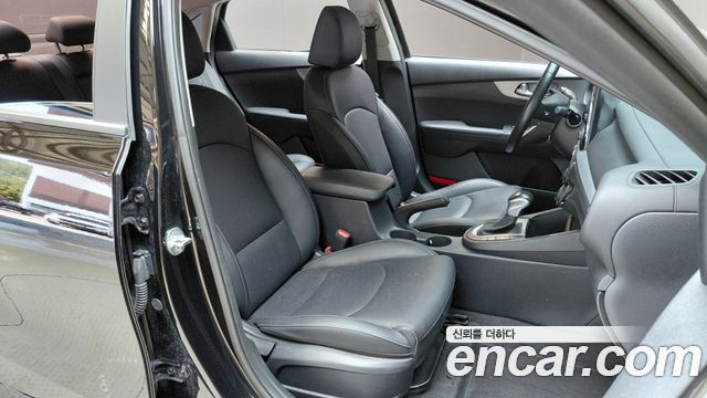 Kia K3 2023 — photo 16