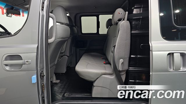 Hyundai Starex 2017 — photo 11