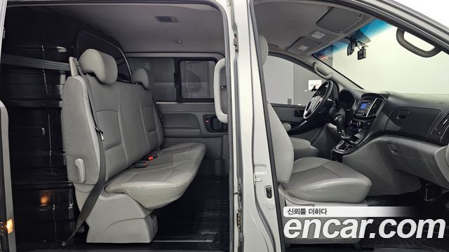 Hyundai Starex 2017 — photo 12