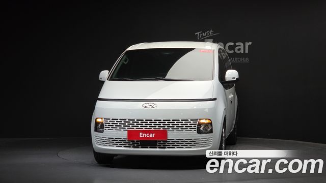 Hyundai Staria 2023 — photo 3