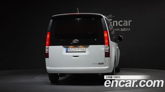 Hyundai Staria 2023 — photo 4