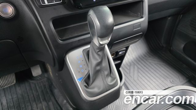 Hyundai Staria 2023 — photo 12