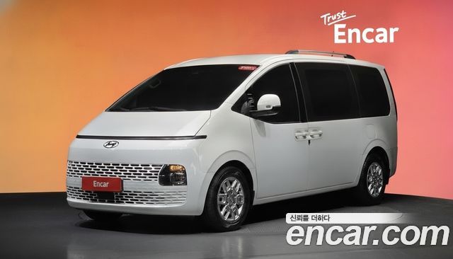 Hyundai Staria 2023 — photo 1