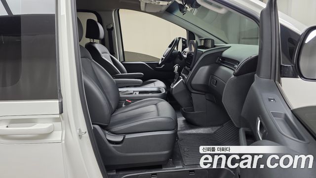 Hyundai Staria 2023 — photo 16