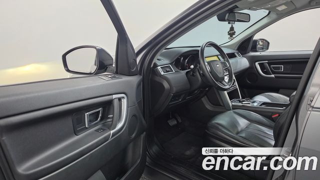 Land Rover Discovery Sport 2017 — photo 10