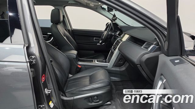 Land Rover Discovery Sport 2017 — photo 11