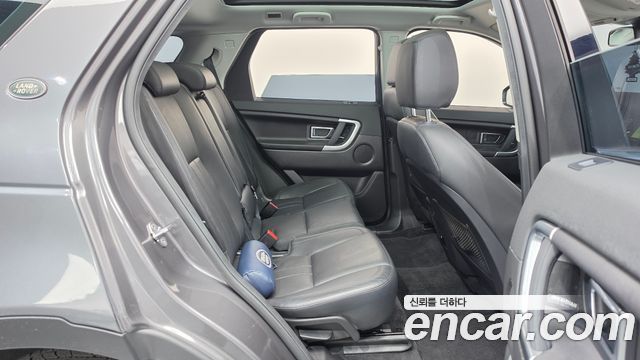 Land Rover Discovery Sport 2017 — photo 12