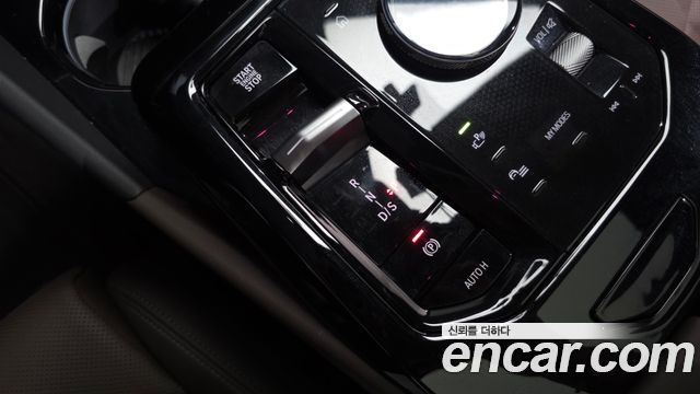 BMW 5-Series 2024 — photo 12