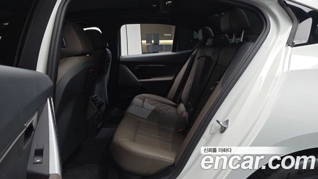 BMW 5-Series 2024 — photo 18