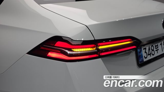 BMW 5-Series 2024 — photo 9
