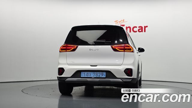 Kia Niro 2023 — photo 4