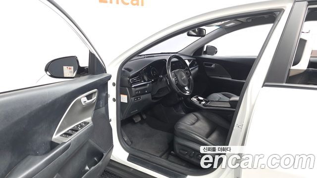 Kia Niro 2023 — photo 13